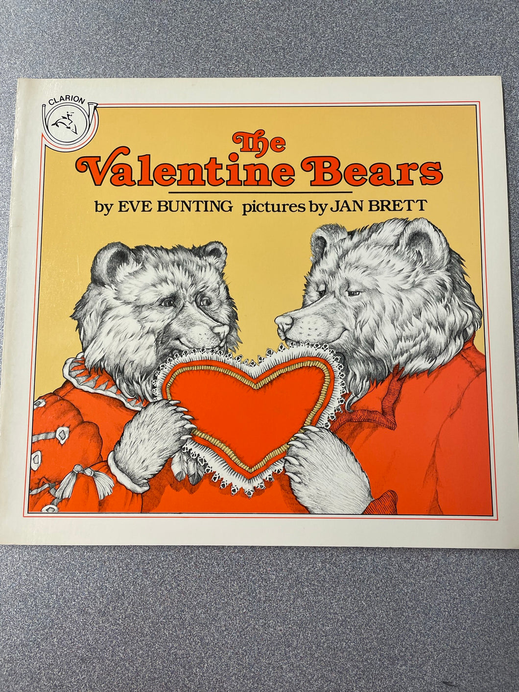 Bunting, Eve, The Valentine Bears [1983] IJB 5/23