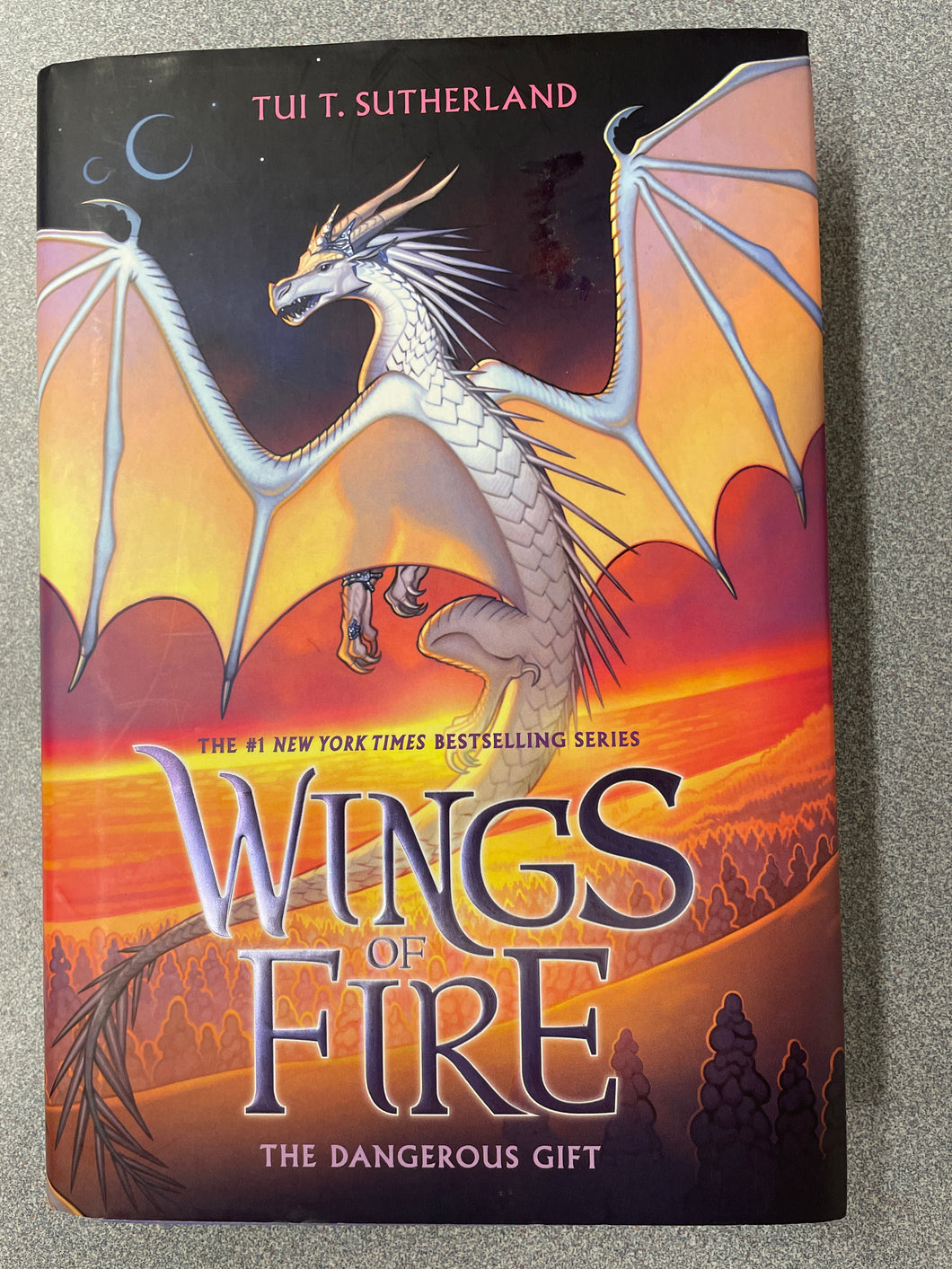Sutherland, Tui T., Wings of Fire: The Dangerous Gift [2021]  YF 10/23