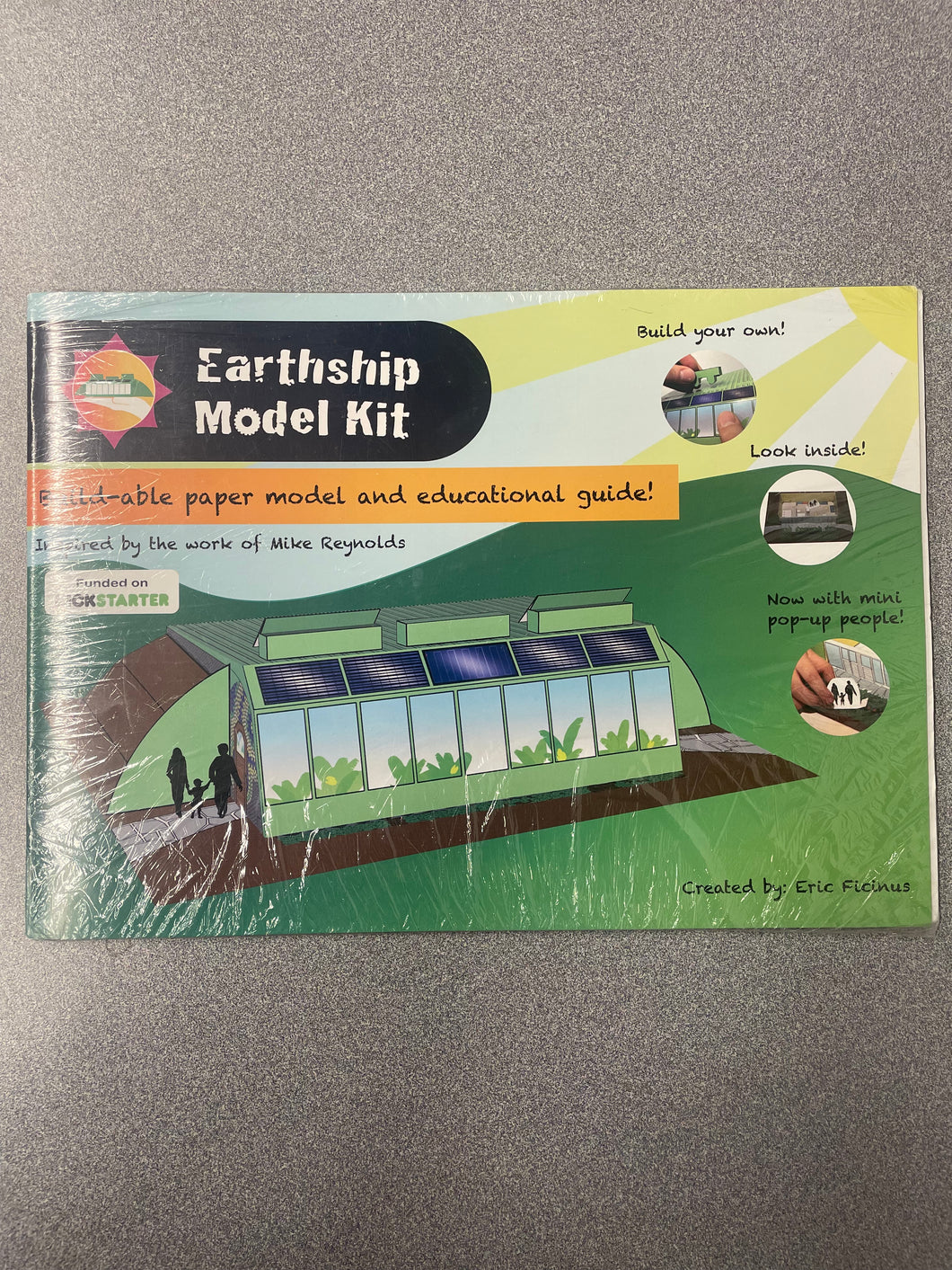Earthship Model Kit: Build-able Paper Model and Educational Guide! Ficinus, Eric [2017] CG 7/25