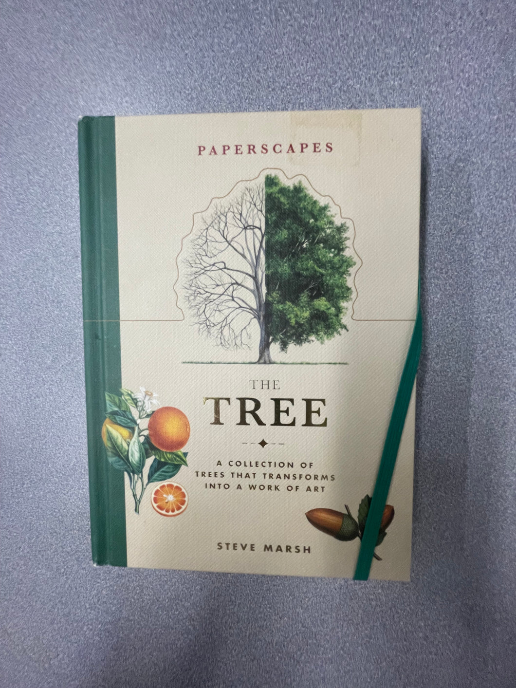 (SN)  The Tree: A Collection of Trees That Transforms Into a Work of Art, Marsh, Steve [2018]