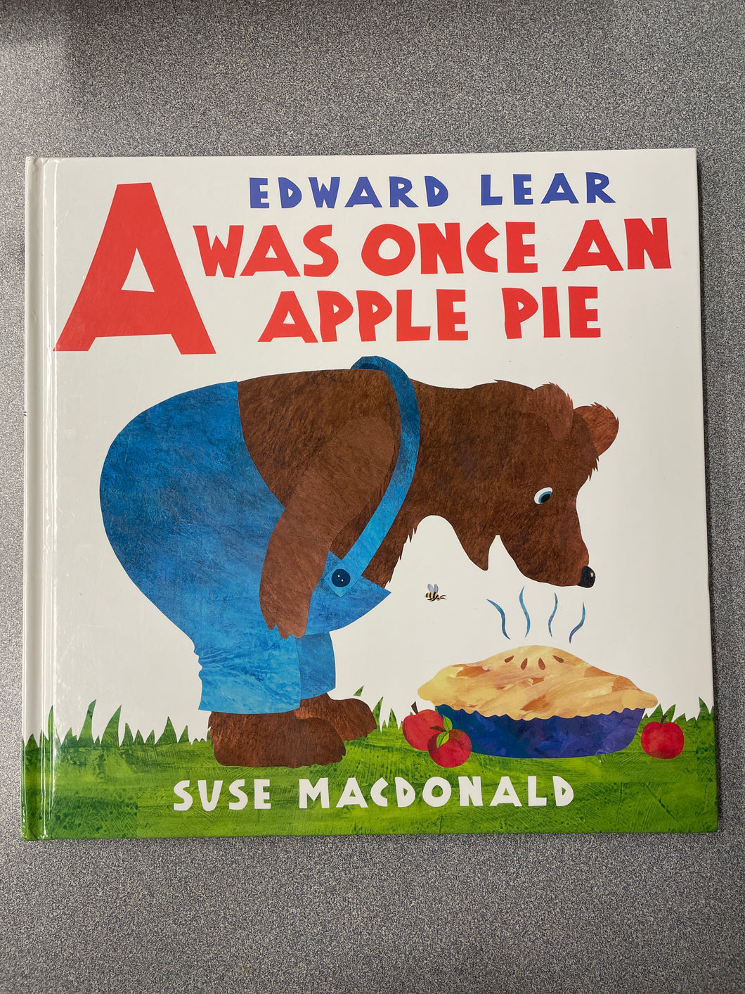 MacDonald, Suse, Edward Lear's A Was Once An Apple Pie [2005] CP 12/24