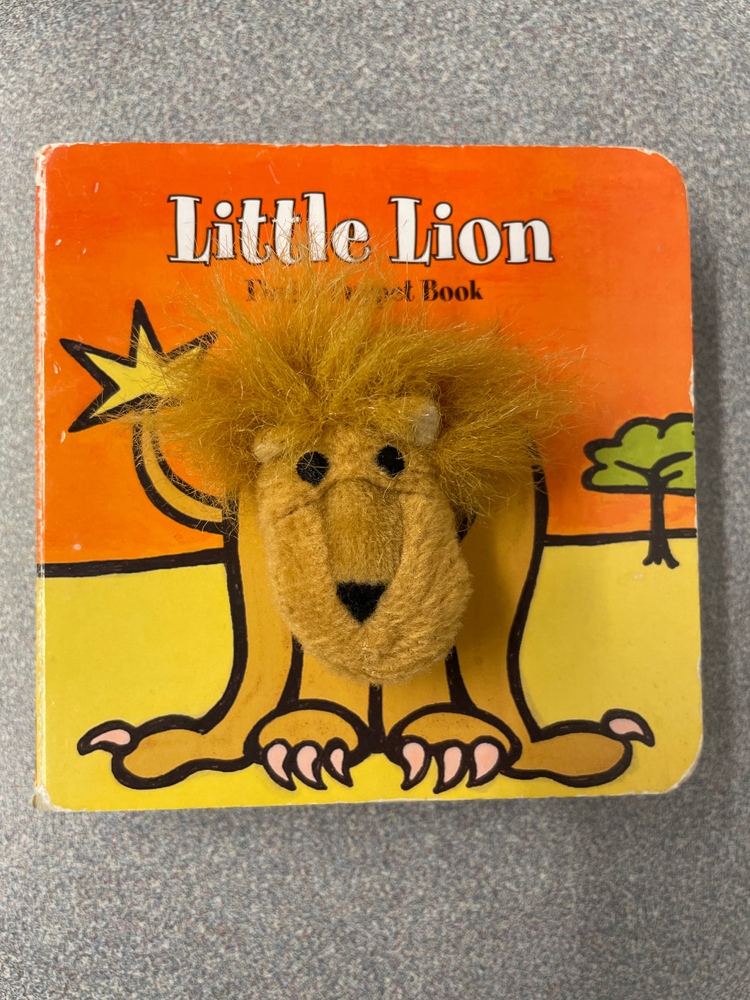 Little Lion Finger Puppet Book [2009] CP 2/25